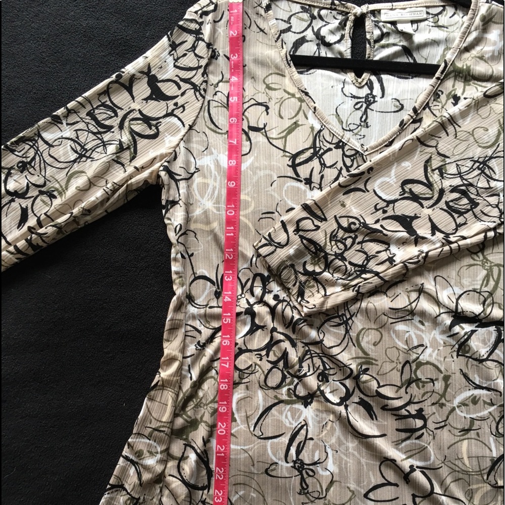 Dana Buchanan Large Blouse. Tan, white and Black
